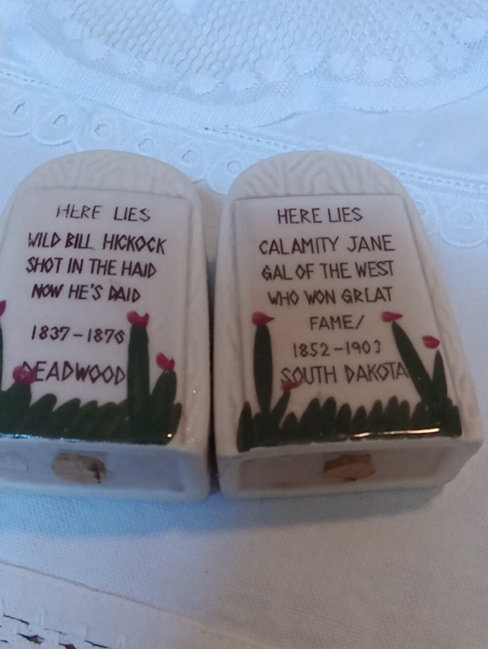 Novelty Tombstone Salt & Pepper Shakers - Picture 5 of 5